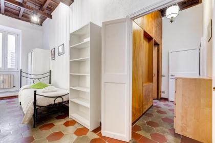 Spanish Steps Spacious Apartment - image 25