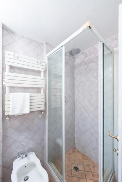 Stunning Campo De Fiori Apartment with Terrace - image 18