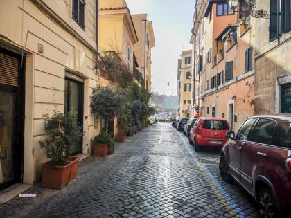 Flatinrome Trastevere Deluxe Rooms - Green Patio - image 15