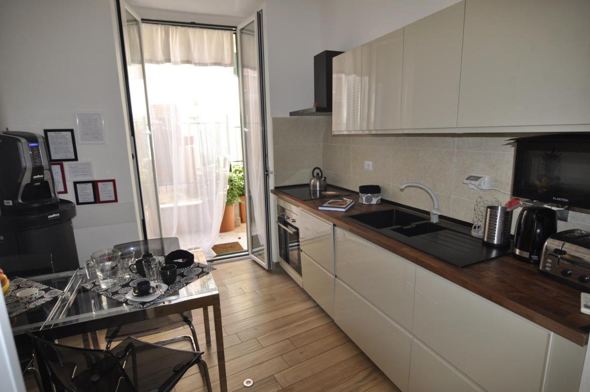 Flatinrome Trastevere Deluxe Rooms - Green Patio - image 2