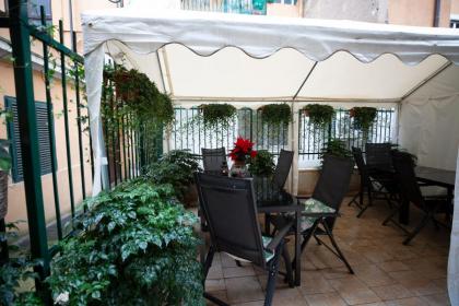 Flatinrome Trastevere Deluxe Rooms - Green Patio - image 8