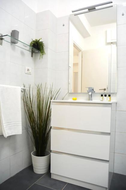 Vatican Luxury Apartment - image 19