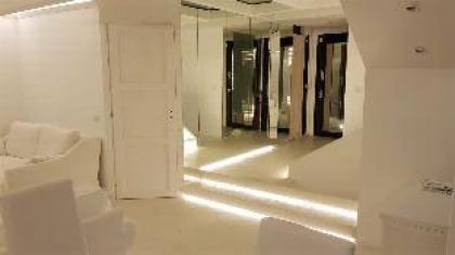 Stunning Property In Heart Of Most Charming And Elegant Area Of Rome