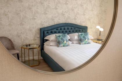 Spanish Steps Victoria Apartment - image 2