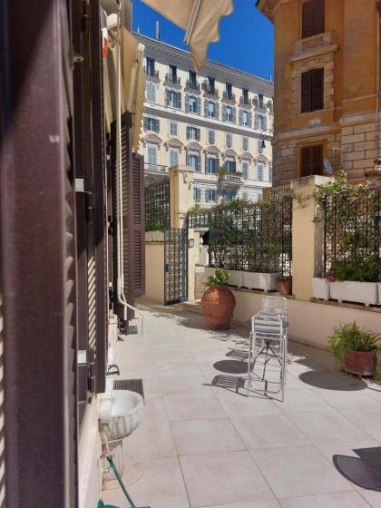 Domus Aurea B&B and Suites - image 2