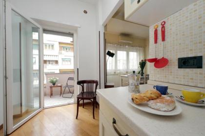 Cipro Vatican Apartment - image 19
