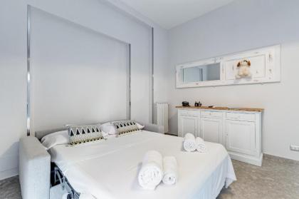 TREVI FOUNTAIN - SHABBY - RomeDreamHome - image 10