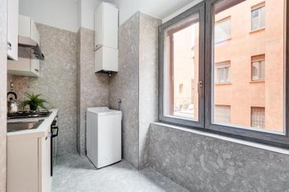 TREVI FOUNTAIN - SHABBY - RomeDreamHome - image 12