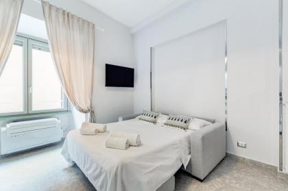 TREVI FOUNTAIN - SHABBY - RomeDreamHome - image 16