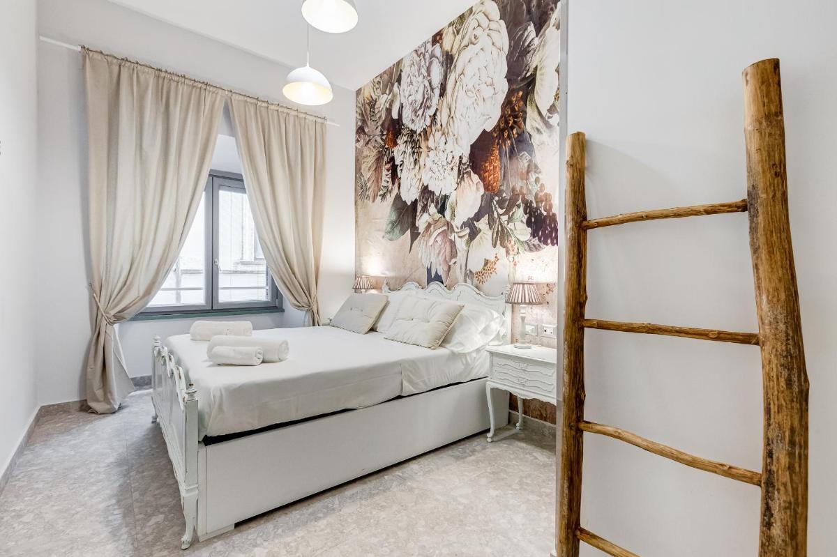 TREVI FOUNTAIN - SHABBY - RomeDreamHome - image 2