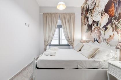TREVI FOUNTAIN - SHABBY - RomeDreamHome - image 4