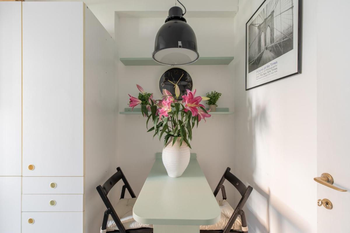 iFlat Bright Apartment near Caracalla Baths - image 2