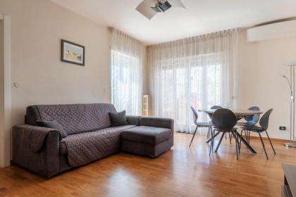 Piazza Bologna Terrace Apartment with Parking