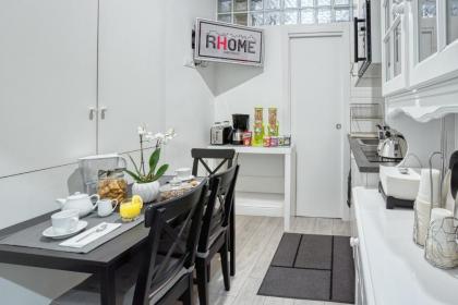 Rhome Guest House - image 10
