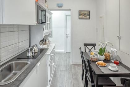 Rhome Guest House - image 16