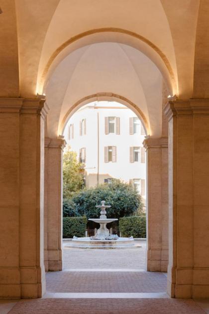 Barberini Clubhouse Apartments - image 19