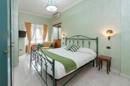 Beautiful Large 3-Bedroom Apartment near Termini - image 2
