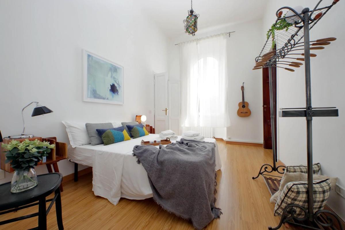 Cavour 2 bedrooms apartment - image 4