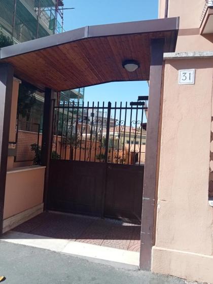 Gemelli hospital apartment - image 21