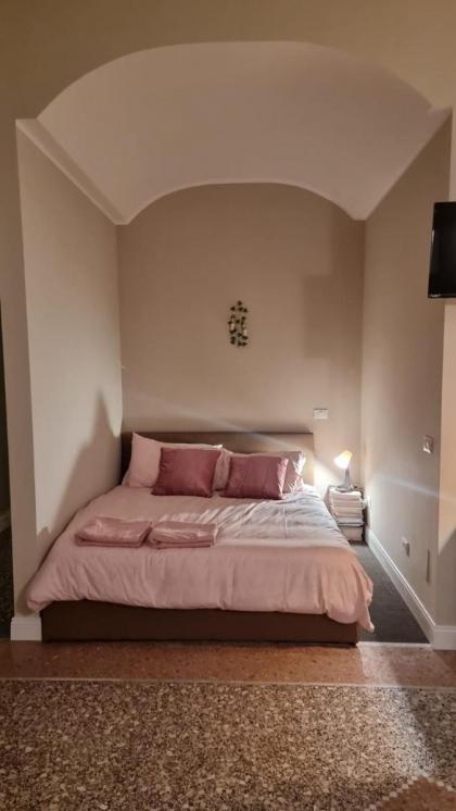 Gemelli hospital apartment - image 5