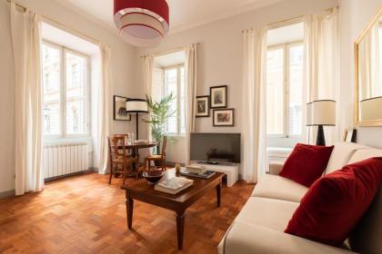Pantheon Delightful Apartment - image 12