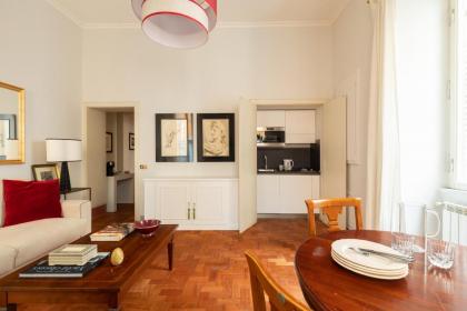 Pantheon Delightful Apartment - image 18