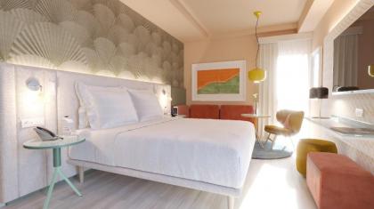 Adesso Hotel - image 1