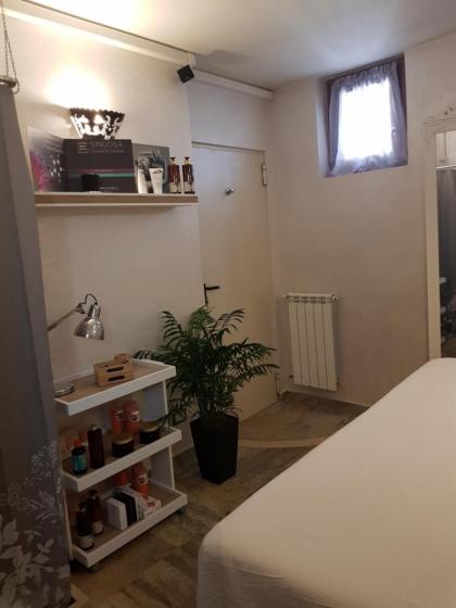 Aurelia Garden Gold B&B - image 11