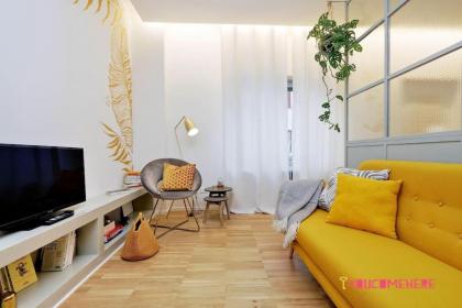 RENOVATED AND DESIGN FLAT CLOSE TO THE CENTER - image 19