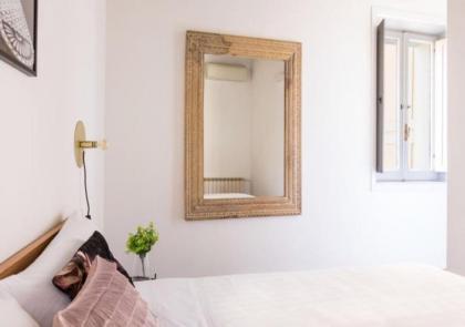 Barberini Luxury Apartment - image 11