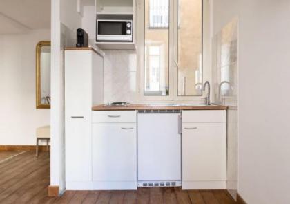 Barberini Luxury Apartment - image 12