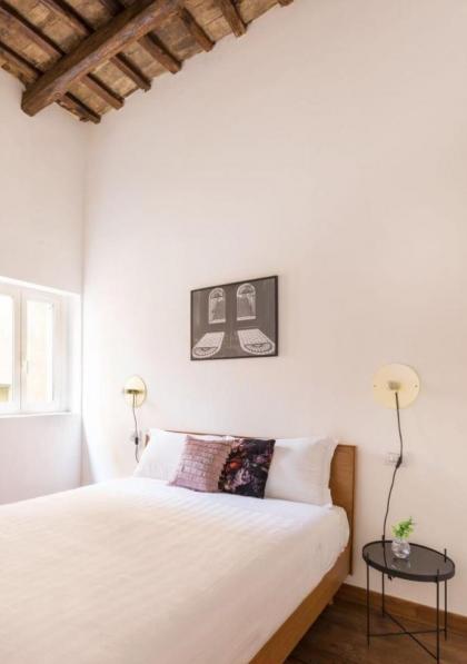Barberini Luxury Apartment - image 9