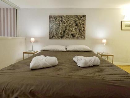 Navona Gold Apartment - image 9