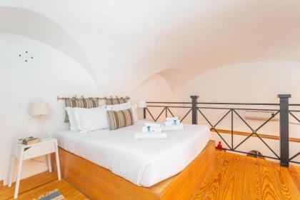 Trastevere Vintage Artistic Loft - image 24