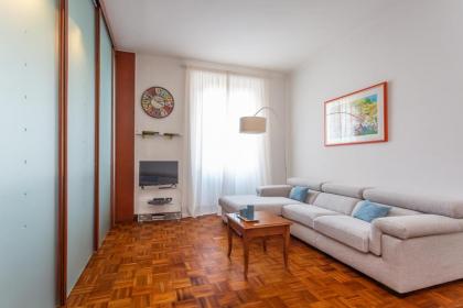 Modern 2BDR apartment vibrant Prati neighborhood Rome
