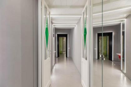 iFlat Glass and Stone Loft - image 10