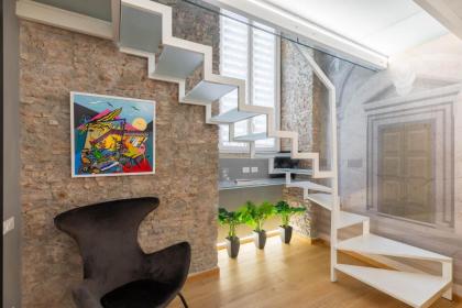 iFlat Glass and Stone Loft - image 19
