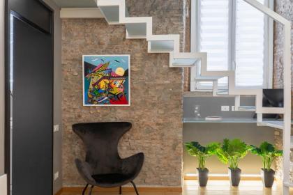 iFlat Glass and Stone Loft - image 4