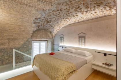 iFlat Glass and Stone Loft - image 7