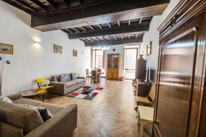 Campo de Fiori Spacious Apartment