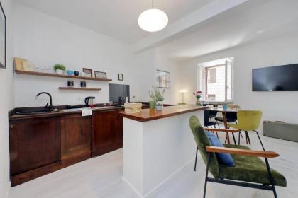 Monti Spacious Apartment 2 - image 10