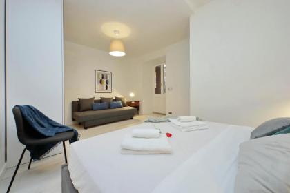 Monti Spacious Apartment 2 - image 3