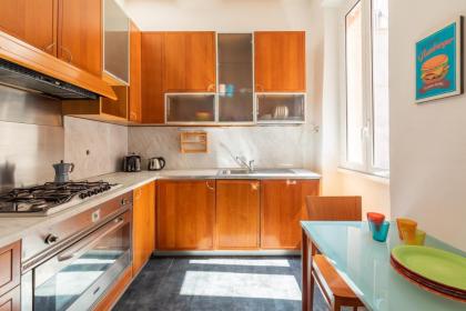 Campo de Fiori Large and Beautiful Apartment - image 10