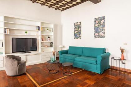 Campo de Fiori Large and Beautiful Apartment - image 2