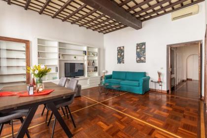 Campo de Fiori Large and Beautiful Apartment - image 3