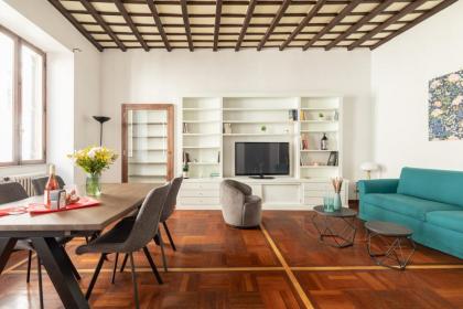 Campo de Fiori Large and Beautiful Apartment - image 5