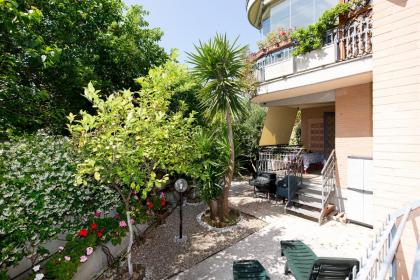 La Casetta di Giò a Roma with private garden and parking space - by Beahost - image 14