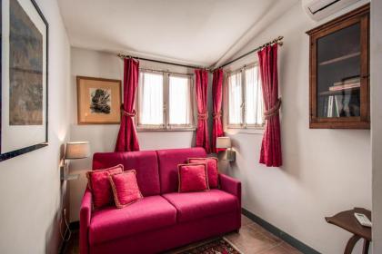 Wonderful Apartment with Balcony in Piazza Margana - image 14
