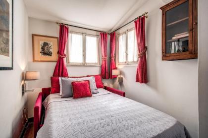 Wonderful Apartment with Balcony in Piazza Margana - image 15