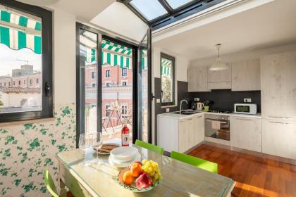 Beautiful Central Apt with Terrace and View